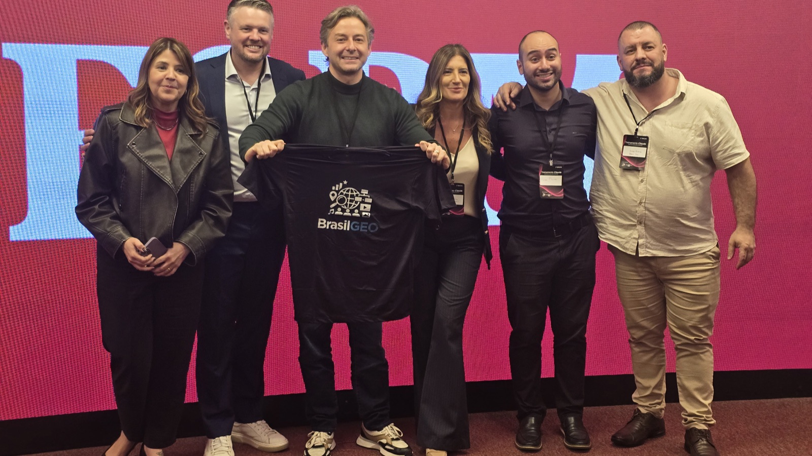 Pietro Mauro com participantes da AI Brasil Experience